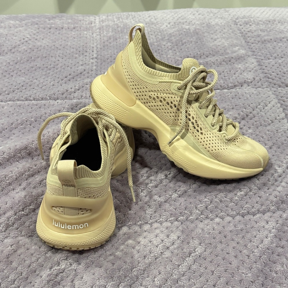 lululemon athletica Women's ChargeFeel 3 Beige Sneakers size 7US women’s
